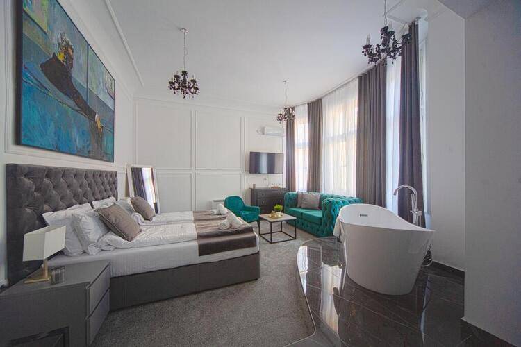 Kings Palace Suites