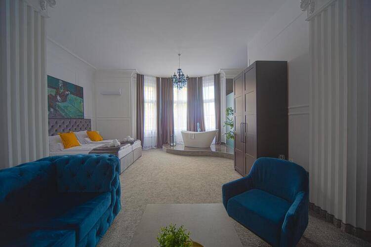 Kings Palace Suites