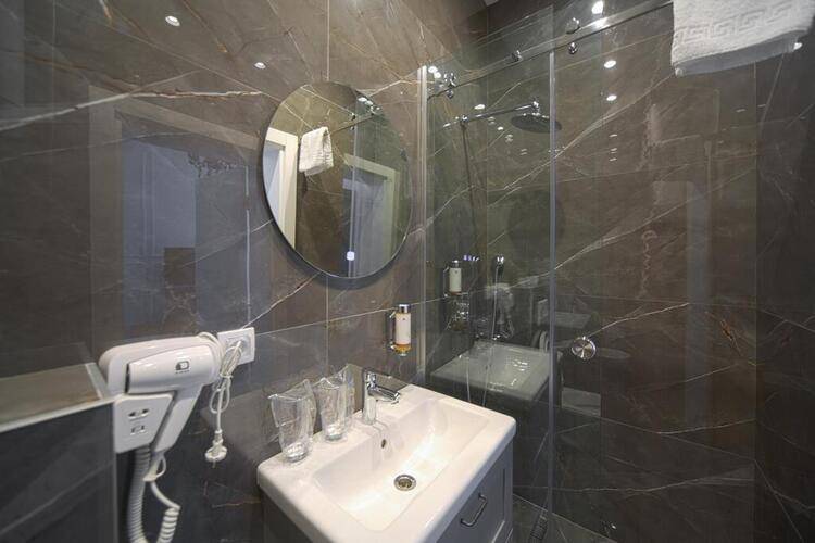 Kings Palace Suites
