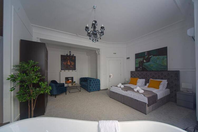 Kings Palace Suites