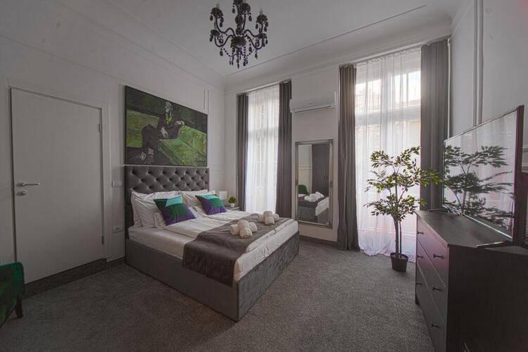 Kings Palace Suites