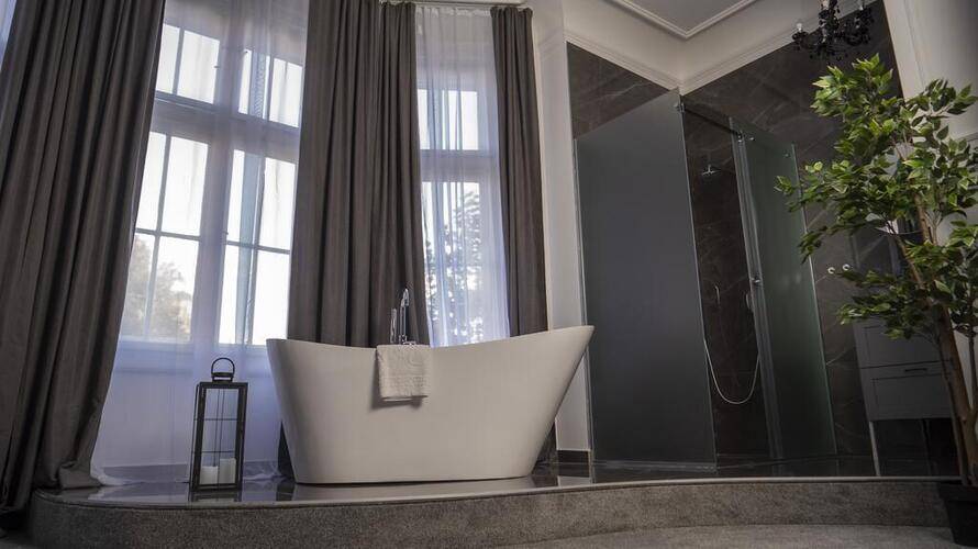 Kings Palace Suites