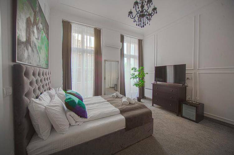 Kings Palace Suites