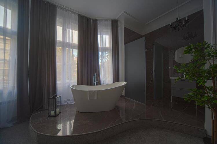 Kings Palace Suites