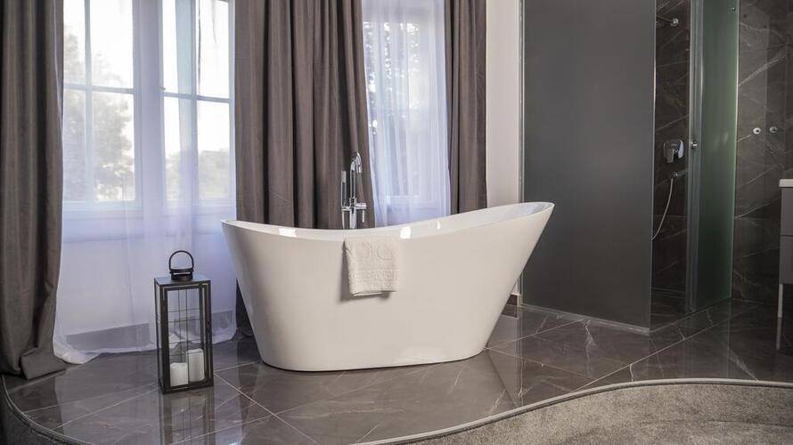 Kings Palace Suites