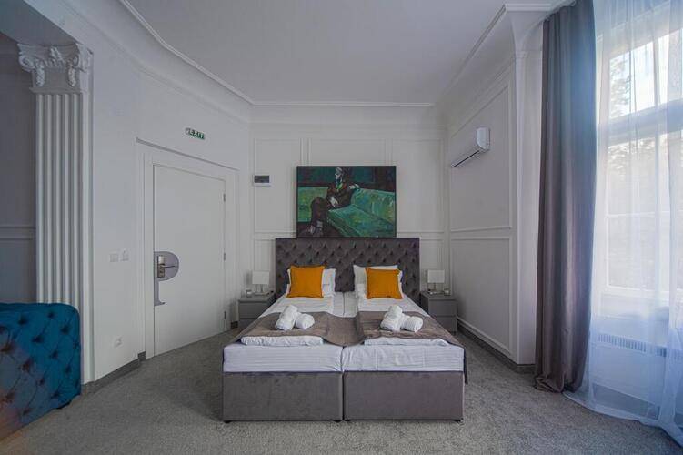 Kings Palace Suites