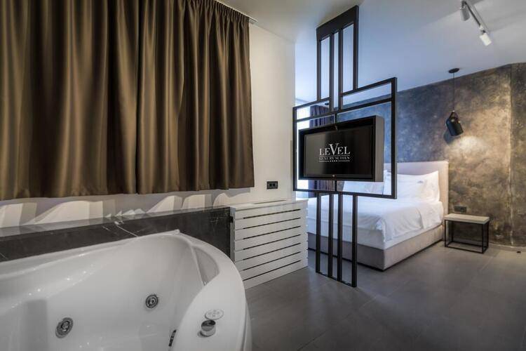 Level Luxury Suites