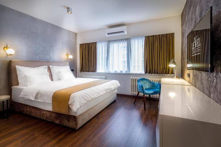 Level Luxury Suites