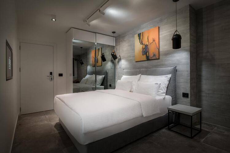 Level Luxury Suites