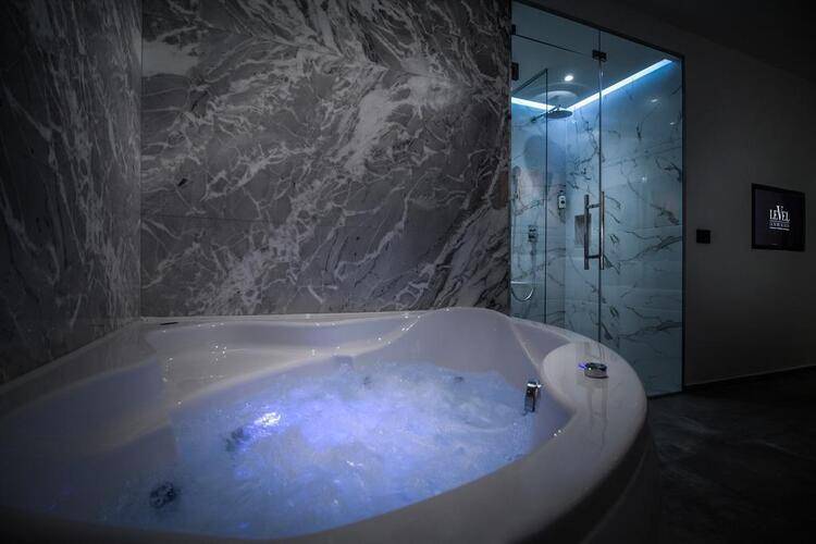 Level Luxury Suites