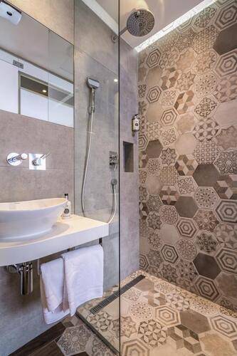 Level Luxury Suites