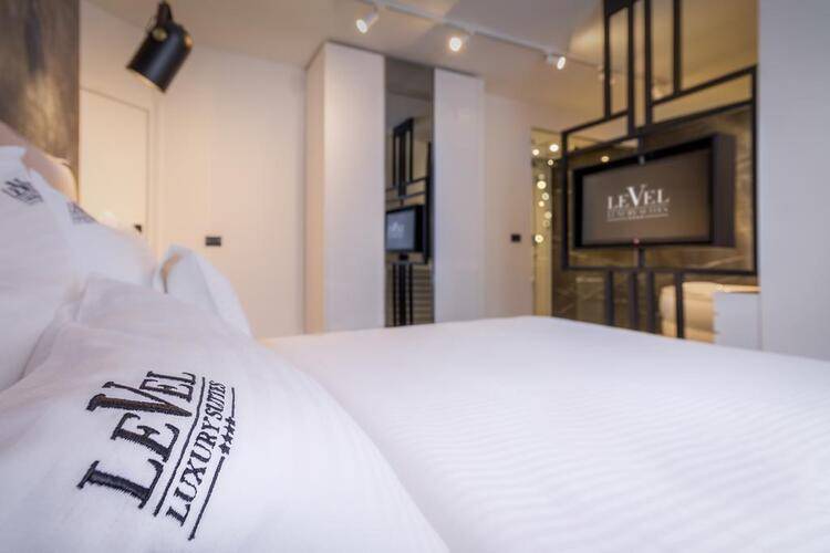 Level Luxury Suites