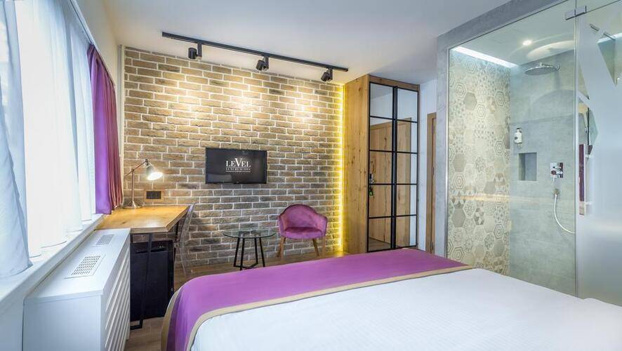 Level Luxury Suites