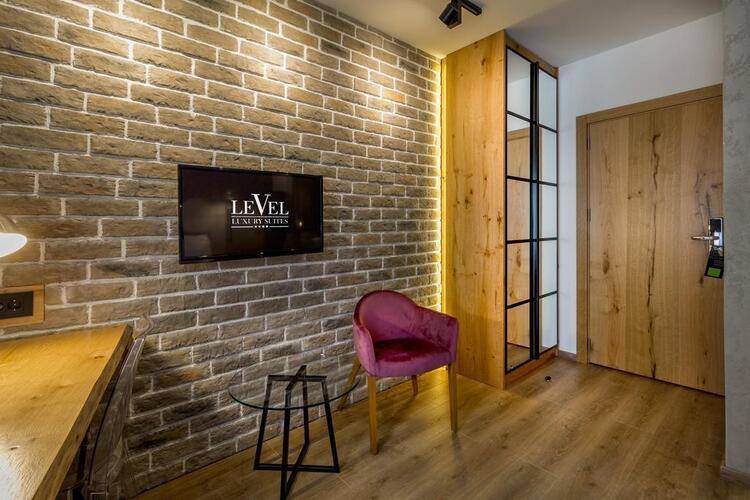 Level Luxury Suites