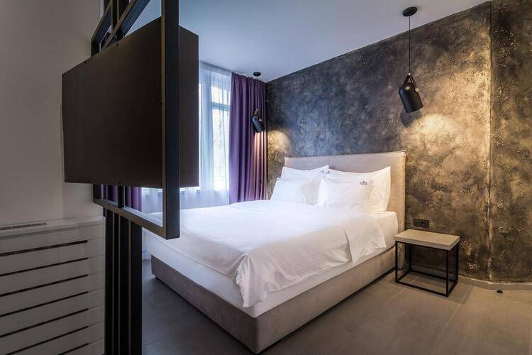 Level Luxury Suites