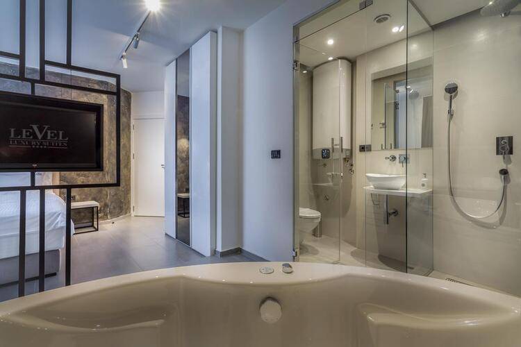 Level Luxury Suites