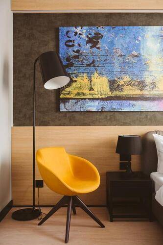 Maccani Black Luxury Suites