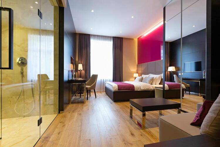 Maccani Luxury Suites