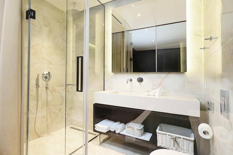 Maccani Luxury Suites