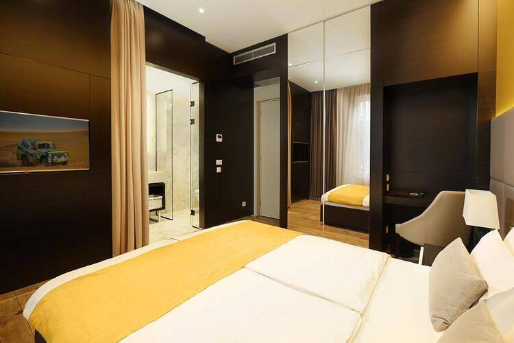 Maccani Luxury Suites