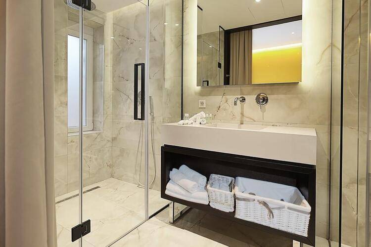 Maccani Luxury Suites
