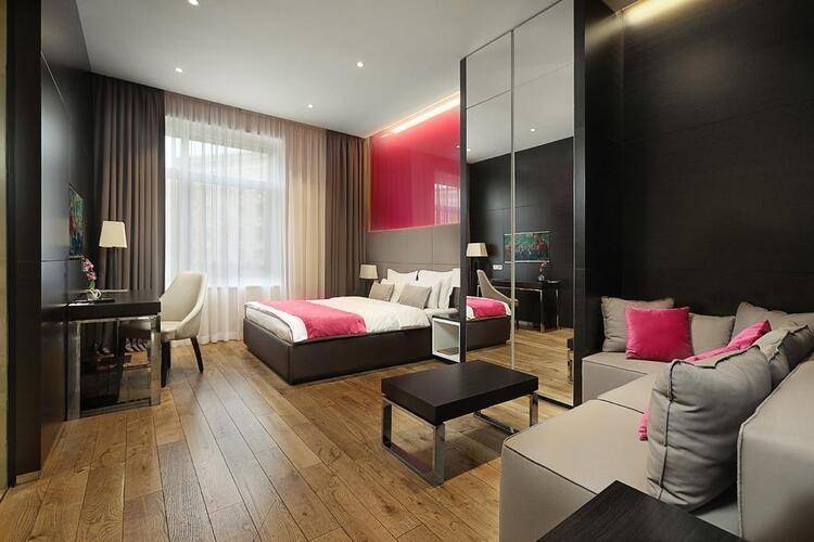Maccani Luxury Suites