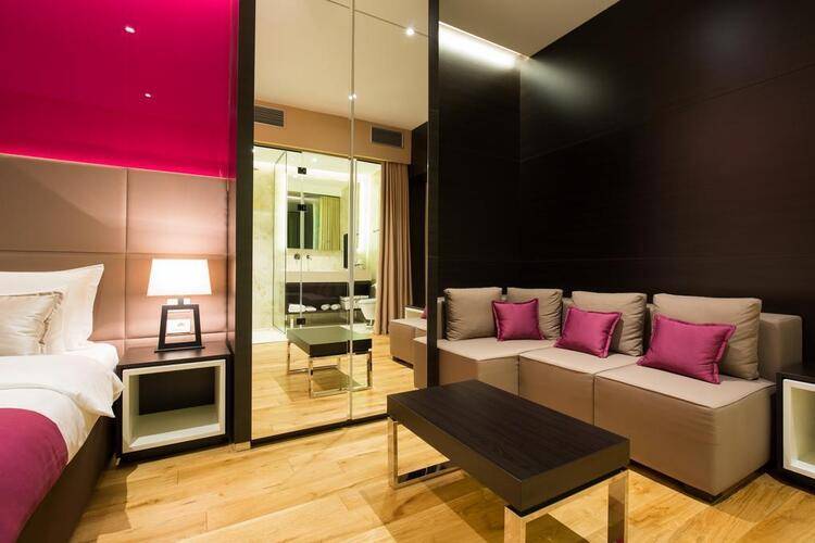 Maccani Luxury Suites