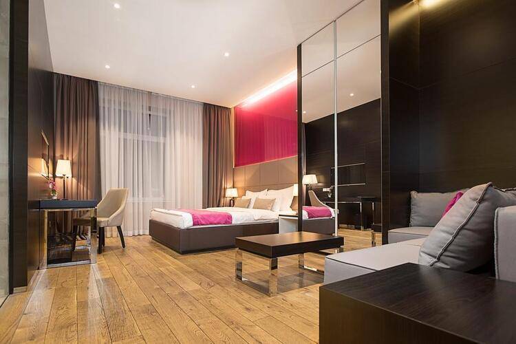Maccani Luxury Suites
