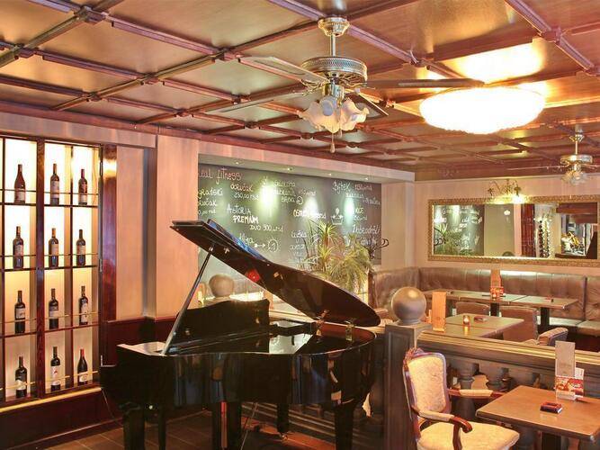 Queens Astoria Design Hotel