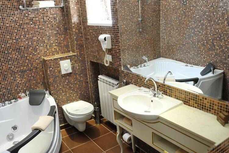 Queens Astoria Design Hotel