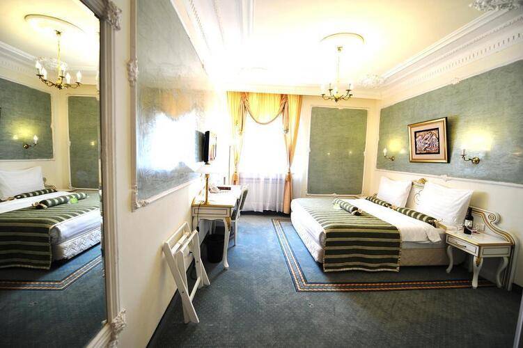 Queens Astoria Design Hotel