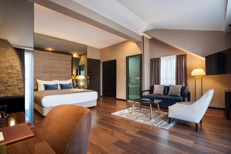 Saint Ten Hotel