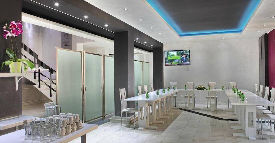 Side One Design Hotel