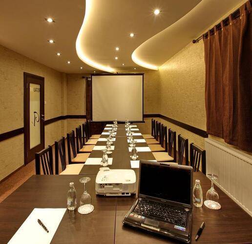 Garni Hotel Vozarev