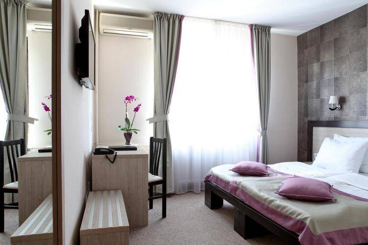 Garni Hotel Vozarev
