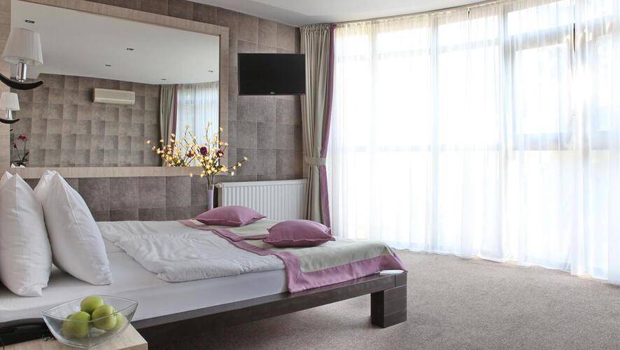 Garni Hotel Vozarev