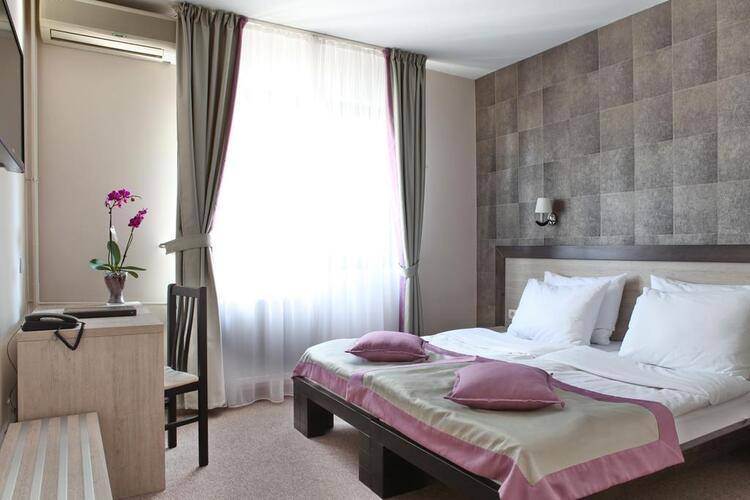 Garni Hotel Vozarev