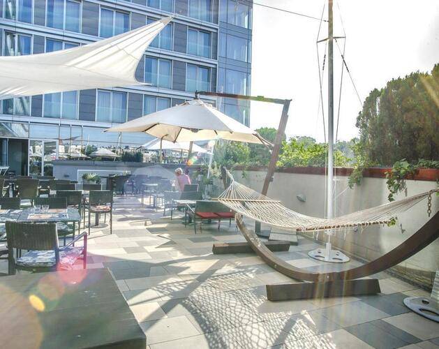 Golden Tulip Zira