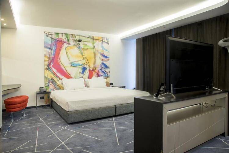 Golden Tulip Zira