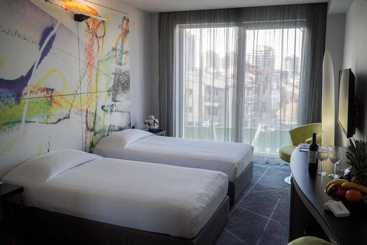 Golden Tulip Zira
