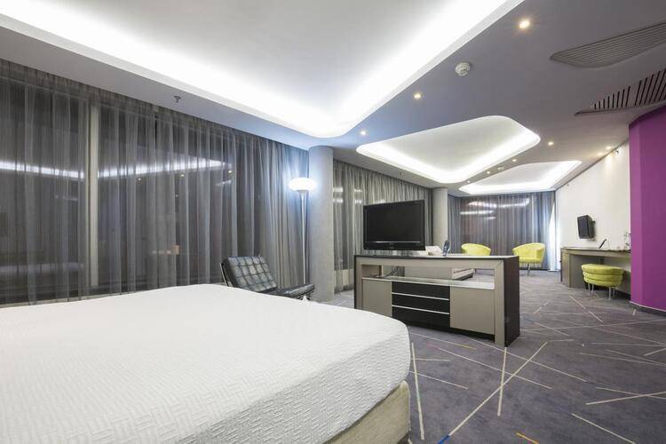 Golden Tulip Zira