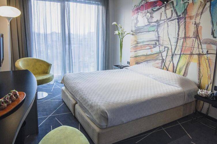 Golden Tulip Zira