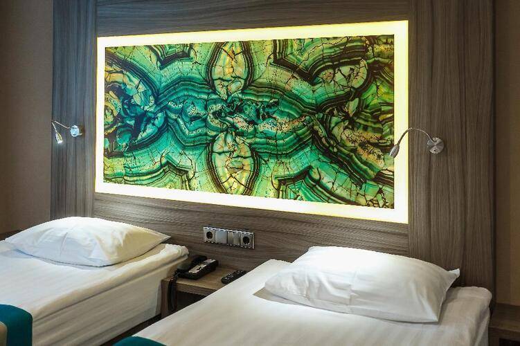 Tenet Hotel