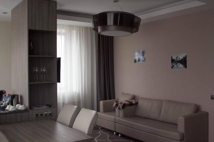 Tenet Hotel