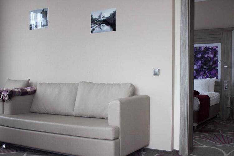 Tenet Hotel