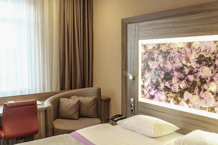 Tenet Hotel