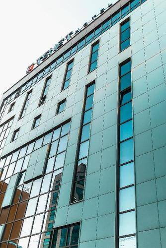 Tenet Hotel