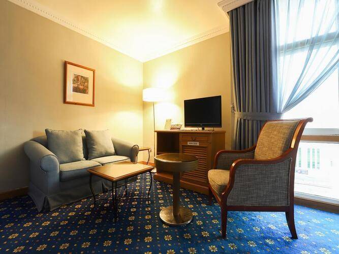 Oyo 328 City Plaza Hotel