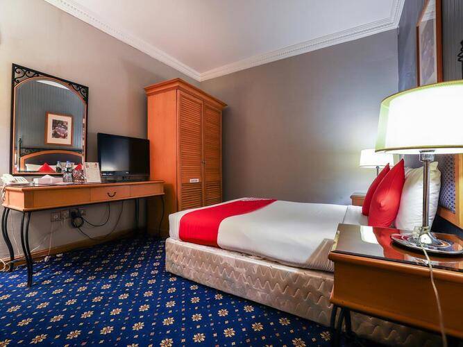 Oyo 328 City Plaza Hotel