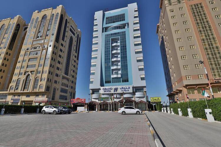 Oyo 427 Grand Pj Hotel